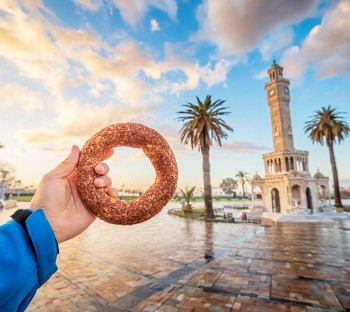 A Taste of the Aegean: What to Eat and Drink on Your Tour