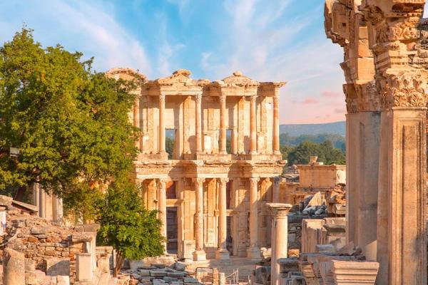 The Ultimate One-Day Challenge: Experiencing Ephesus and Pamukkale in a Single Private Tour